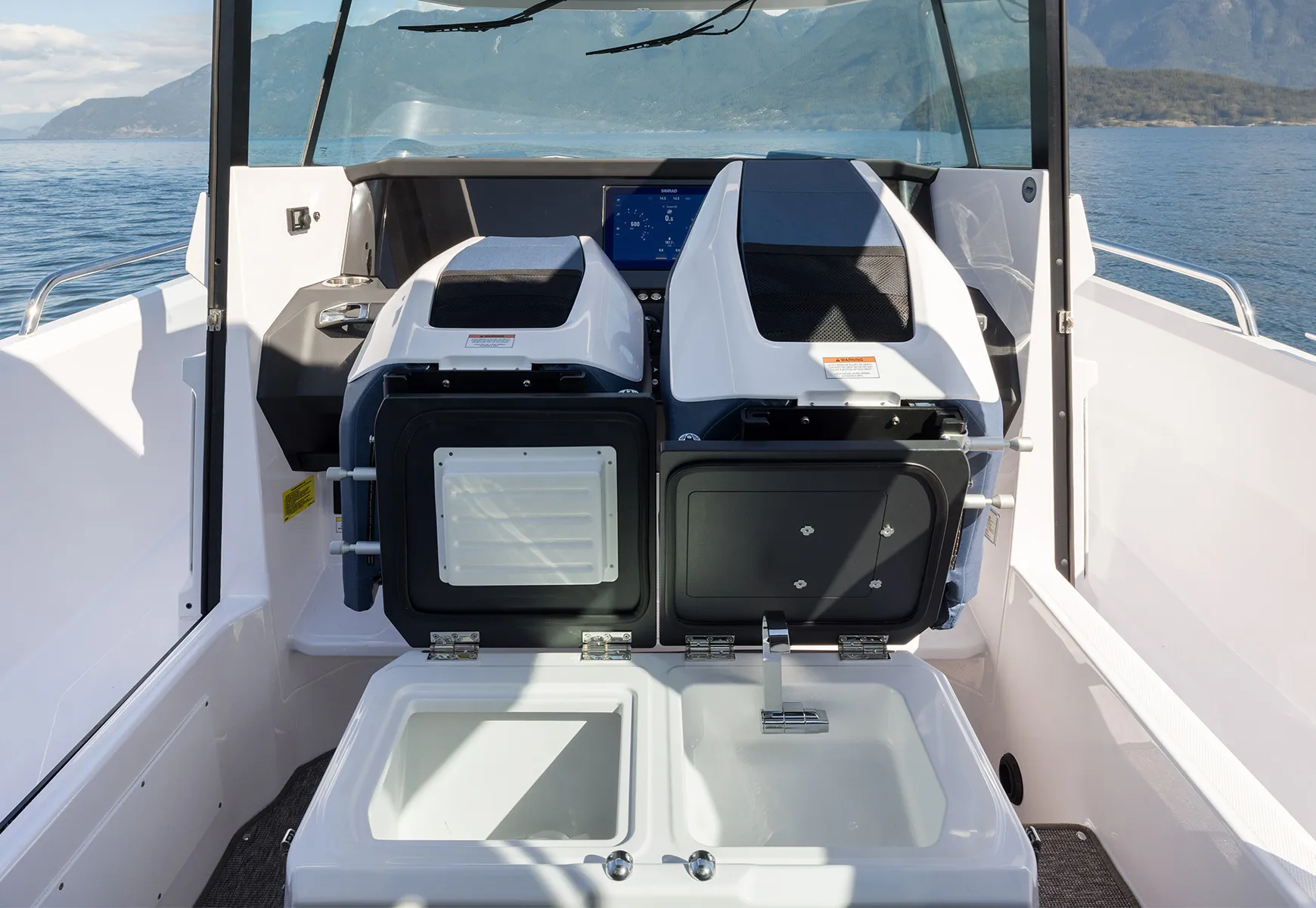 Hűtőszekrény és mosogató