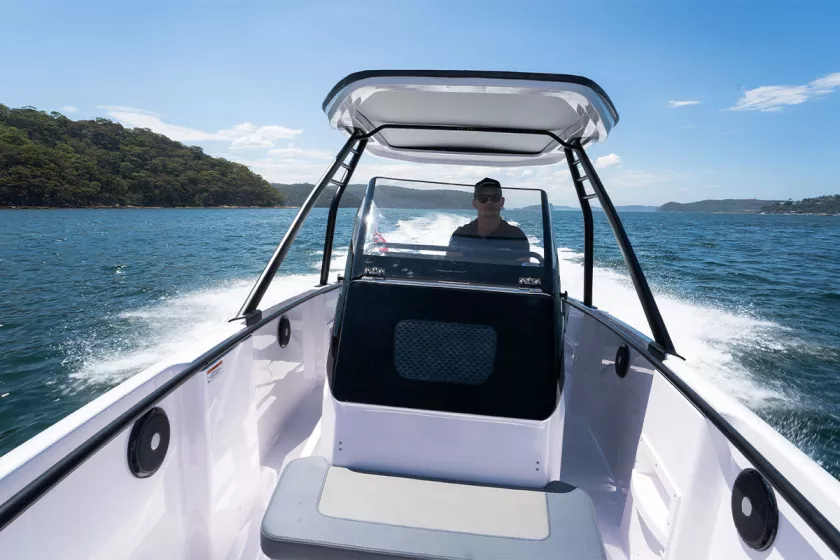 Körbejárható középső konzol